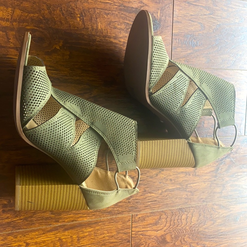 Army green Chunky heels-Women size 11 - Picture 2 of 3